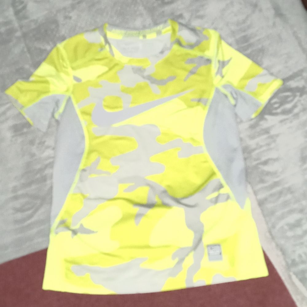 Fitted Neon & Camo Nike Pro Combat Dri-Fit T-shirt Youth Size Small NWOT